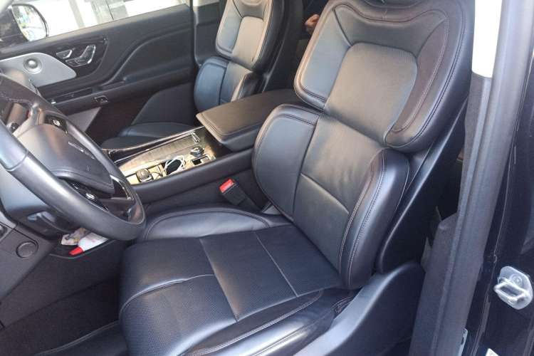 Used Lincoln Aviator 2021 3.0T V6 All-Wheel-Drive Executive Edition Left Front Seat