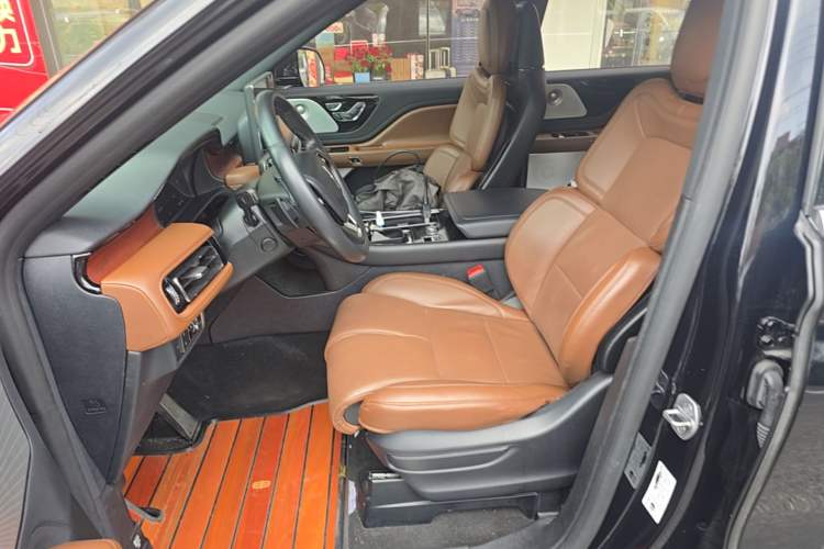 Used Lincoln Aviator 2021 3.0T V6 All-Wheel-Drive Executive Edition Left Front Seat