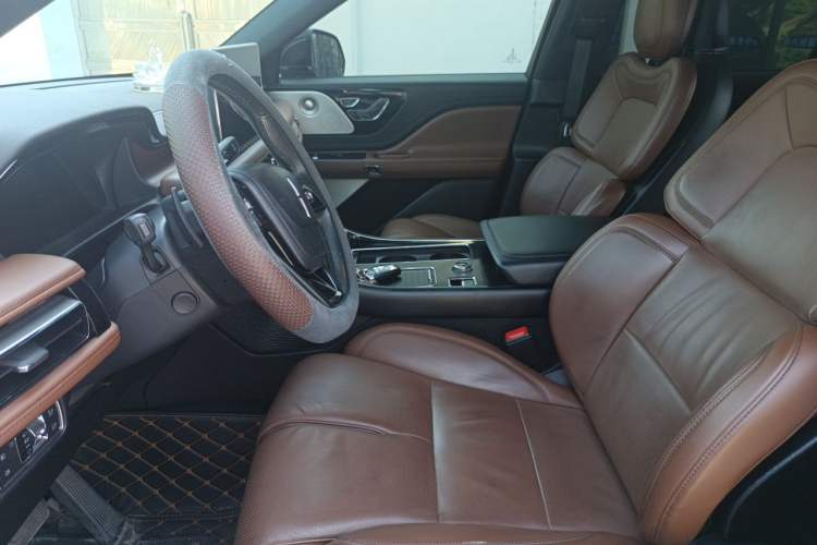 Used Lincoln Aviator 2021 3.0T V6 All-Wheel-Drive MONO Limited Edition Left Front Seat