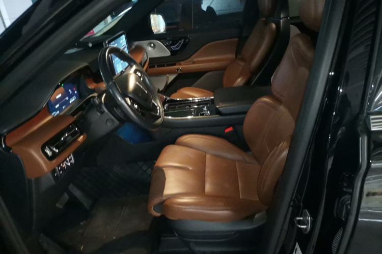 Used Lincoln Aviator 2021 3.0T V6 All-Wheel-Drive Executive Edition Left Front Seat