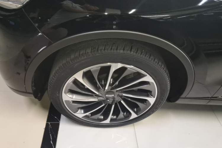 Used Lincoln Aviator 2021 3.0T V6 All-Wheel-Drive Executive Edition Left Front Wheel Hub