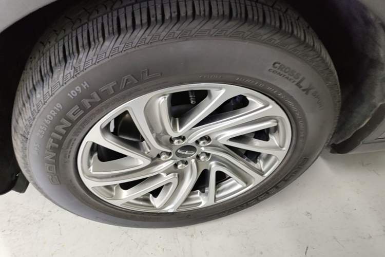 Used Lincoln Aviator 2021 3.0T V6 Four-Wheel Drive Luxury Edition Left Front Wheel Hub