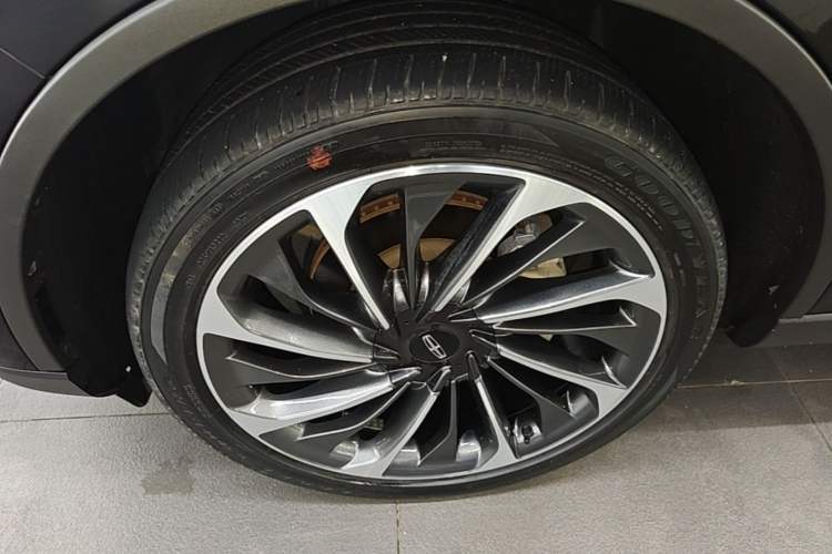 Used Lincoln Aviator 2021 3.0T V6 All-Wheel-Drive Executive Edition Left Front Wheel Hub
