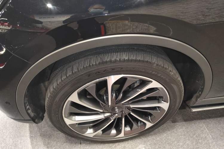 Used Lincoln Aviator 2021 3.0T V6 All-Wheel-Drive Executive Edition Left Front Wheel Hub