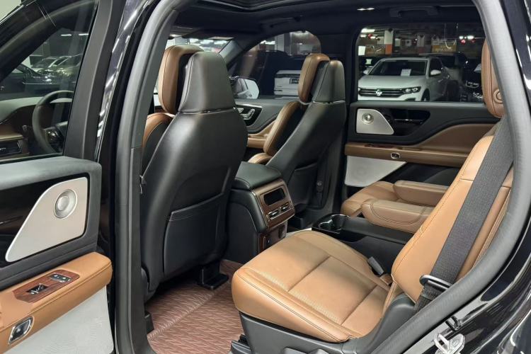 Used Lincoln Aviator 2021 3.0T V6 All-Wheel-Drive Executive Edition Left Rear Seat