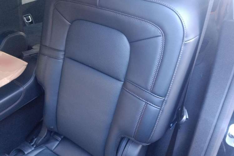 Used Lincoln Aviator 2021 3.0T V6 All-Wheel-Drive Executive Edition Left Rear Seat