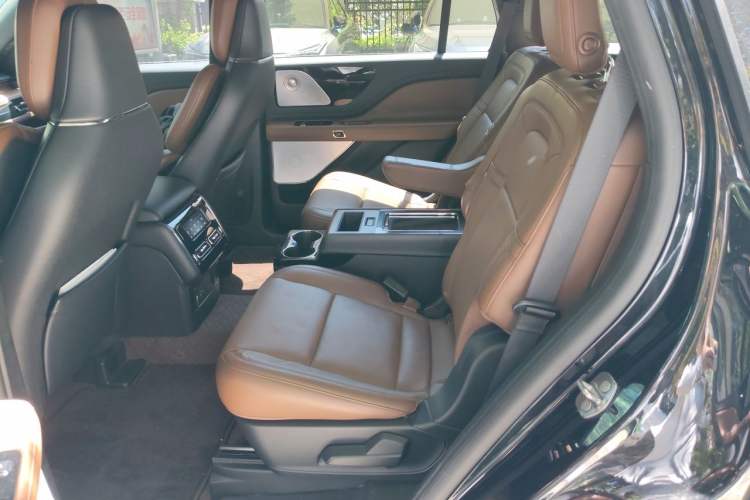 Used Lincoln Aviator 2021 3.0T V6 All-Wheel-Drive Executive Edition Left Rear Seat