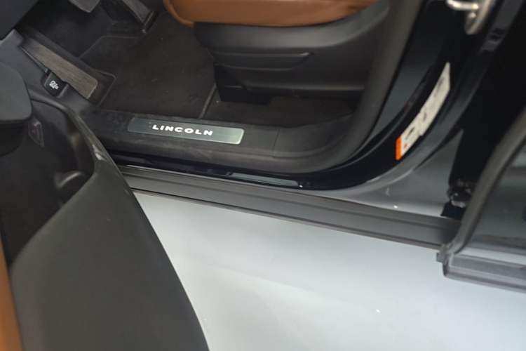 Used Lincoln Aviator 2021 3.0T V6 Four-Wheel Drive Zunya Edition Left Side Sill