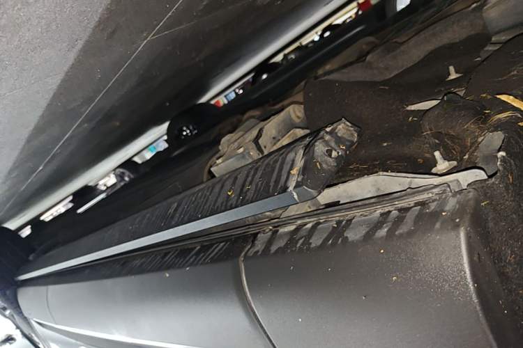 Used Lincoln Aviator 2021 3.0T V6 All-Wheel-Drive Executive Edition Left Side Sill