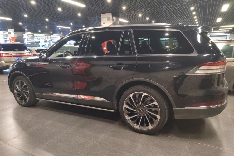 Used Lincoln Aviator 2021 3.0T V6 All-Wheel-Drive Executive Edition Left Side