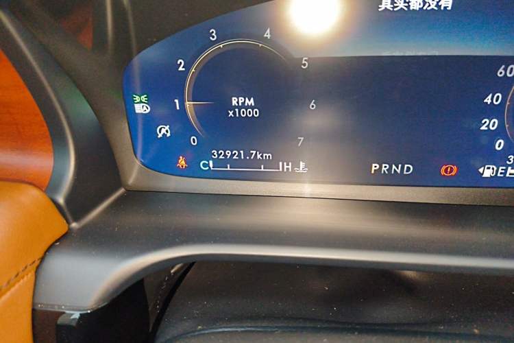 Used Lincoln Aviator 2021 3.0T V6 All-Wheel-Drive Executive Edition Odometer Close Up