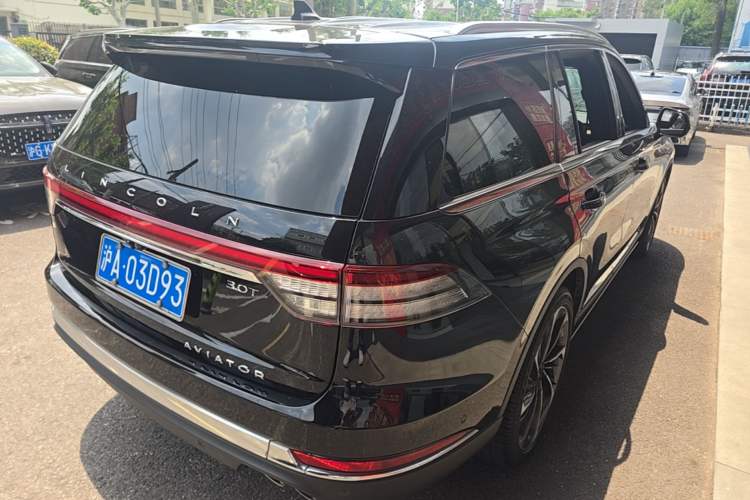 Used Lincoln Aviator 2021 3.0T V6 All-Wheel-Drive Executive Edition Rear Right 45 Deg