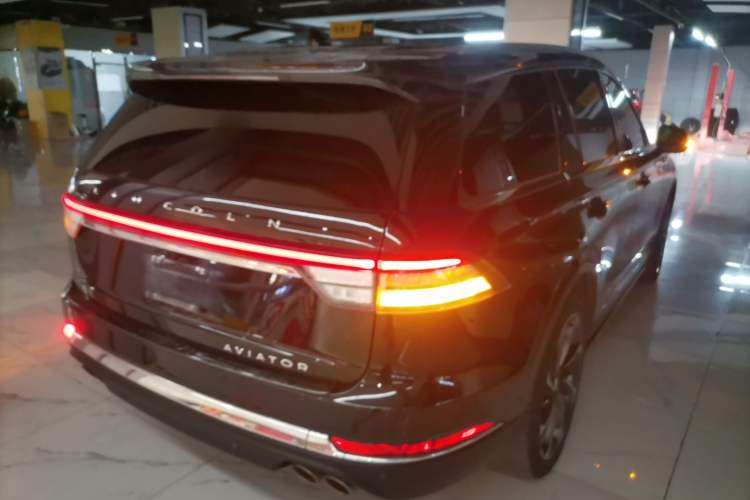 Used Lincoln Aviator 2021 3.0T V6 All-Wheel-Drive Executive Edition Rear Right 45 Deg