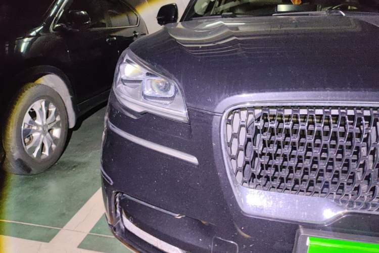 Used Lincoln Aviator 2021 3.0T V6 All-Wheel-Drive MONO Limited Edition Right Front Headlight