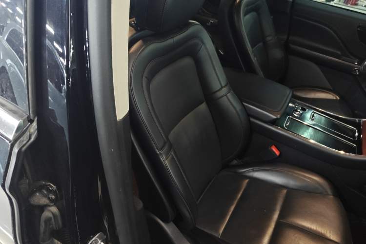 Used Lincoln Aviator 2021 3.0T V6 Four-Wheel Drive Luxury Edition Right Front Seat