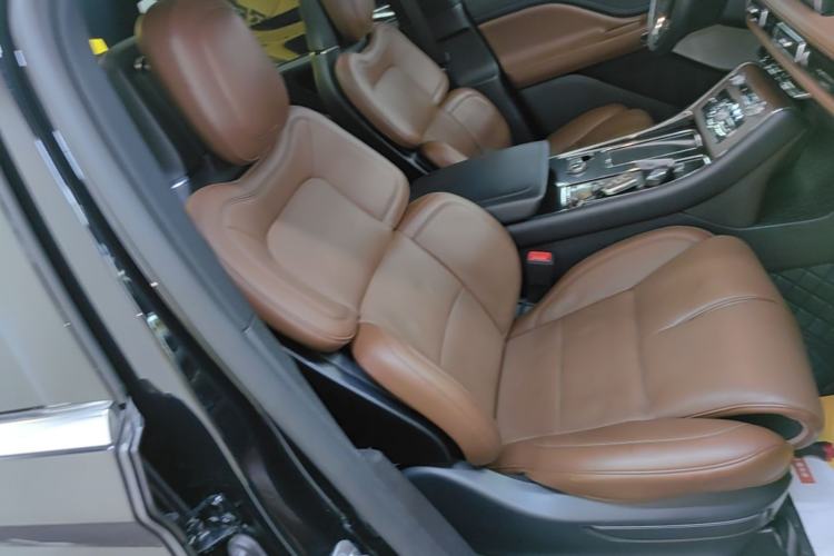 Used Lincoln Aviator 2021 3.0T V6 All-Wheel-Drive Executive Edition Right Front Seat