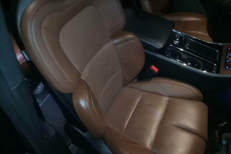 Used Lincoln Aviator 2021 3.0T V6 All-Wheel-Drive Executive Edition Right Front Seat