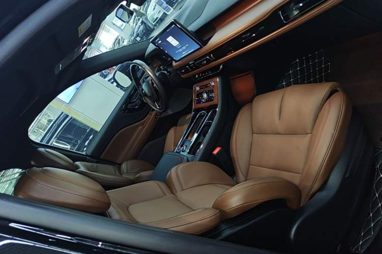 Used Lincoln Aviator 2021 3.0T V6 All-Wheel-Drive Executive Edition Right Front Seat