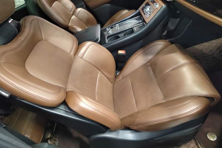 Used Lincoln Aviator 2021 3.0T V6 All-Wheel-Drive Executive Edition Right Front Seat