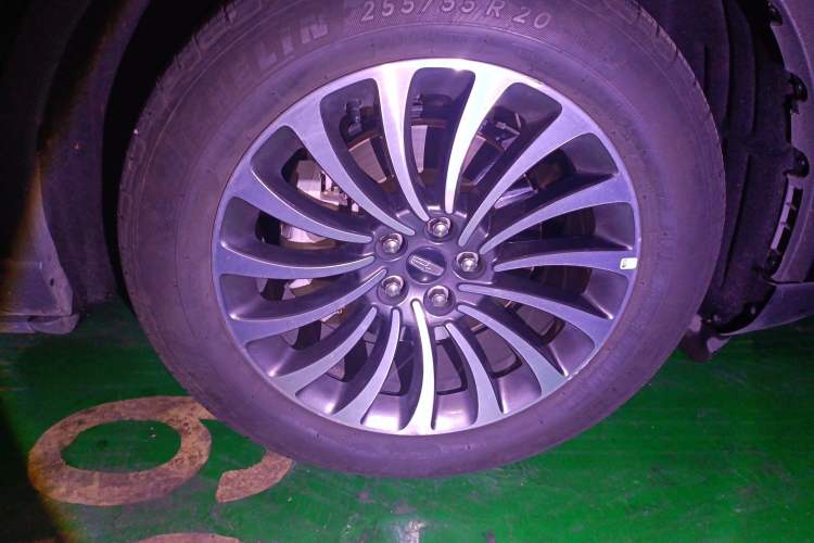 Used Lincoln Aviator 2021 3.0T V6 Four-Wheel Drive Zunya Edition Right Front Wheel Hub