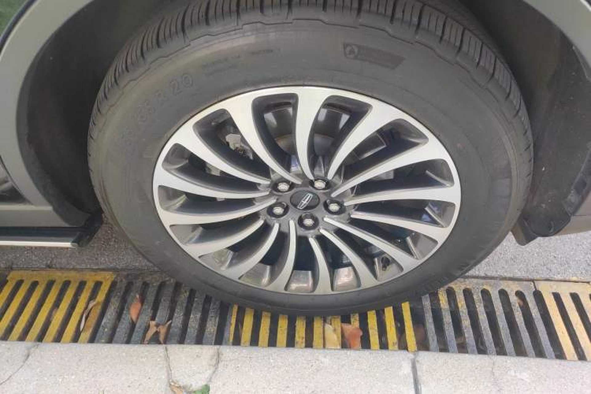 Used Lincoln Aviator 2021 3.0T V6 Four-Wheel Drive Zunya Edition Right Front Wheel Hub