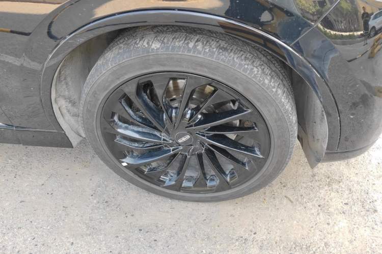 Used Lincoln Aviator 2021 3.0T V6 All-Wheel-Drive MONO Limited Edition Right Front Wheel Hub