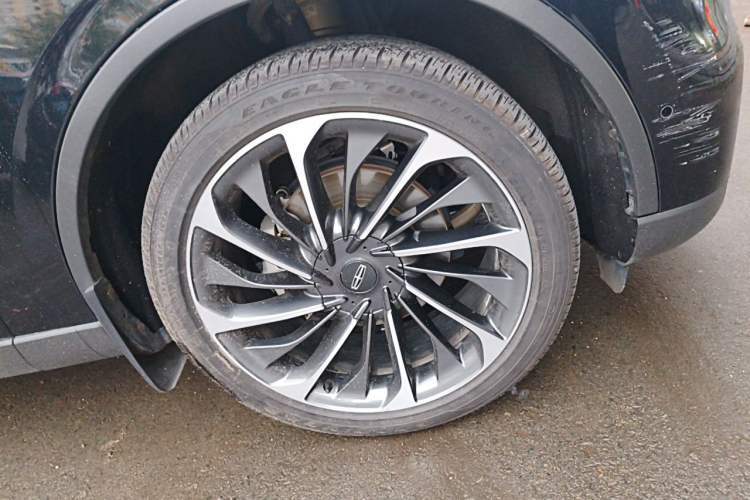Used Lincoln Aviator 2021 3.0T V6 All-Wheel-Drive Executive Edition Right Front Wheel Hub