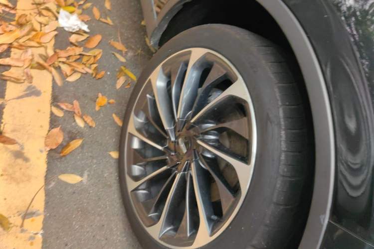 Used Lincoln Aviator 2021 3.0T V6 All-Wheel-Drive Executive Edition Right Front Wheel Hub