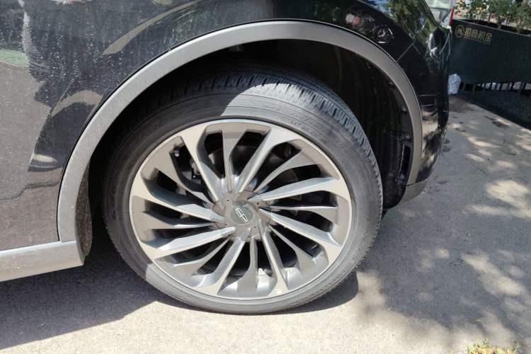 Used Lincoln Aviator 2021 3.0T V6 All-Wheel-Drive Executive Edition Right Front Wheel Hub