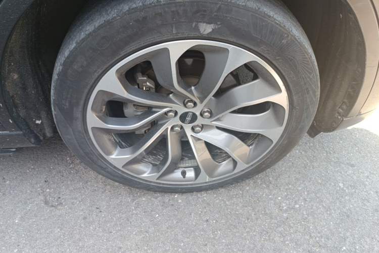 Used Lincoln Aviator 2021 3.0T V6 All-Wheel-Drive MONO Limited Edition Right Front Wheel Hub