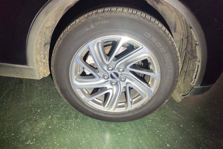 Used Lincoln Aviator 2021 3.0T V6 Four-Wheel Drive Luxury Edition Right Front Wheel Hub