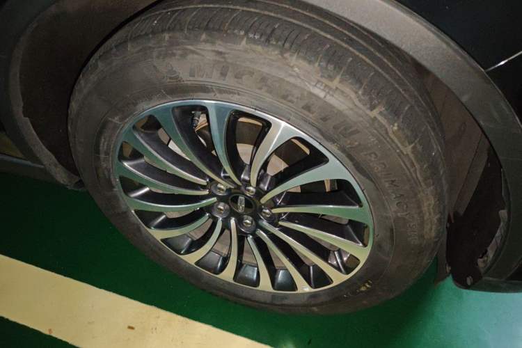 Used Lincoln Aviator 2021 3.0T V6 Four-Wheel Drive Zunya Edition Right Front Wheel Hub