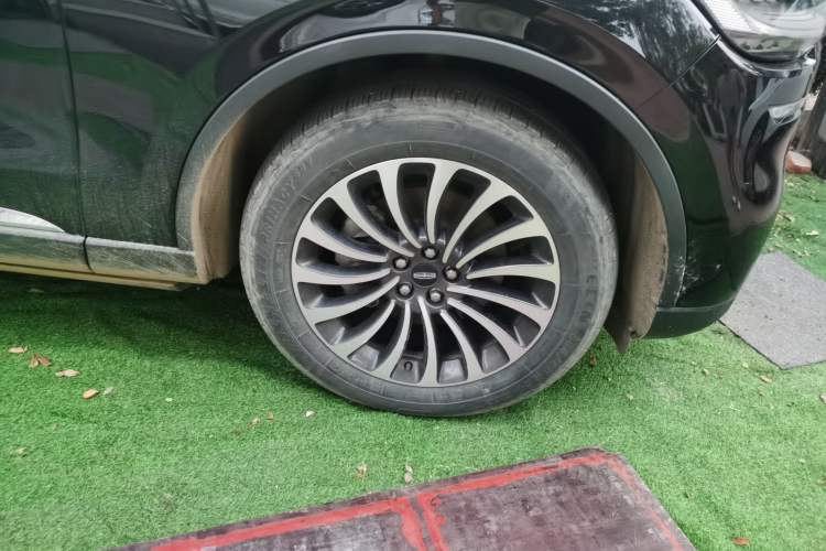 Used Lincoln Aviator 2021 3.0T V6 Four-Wheel Drive Zunya Edition Right Front Wheel Hub