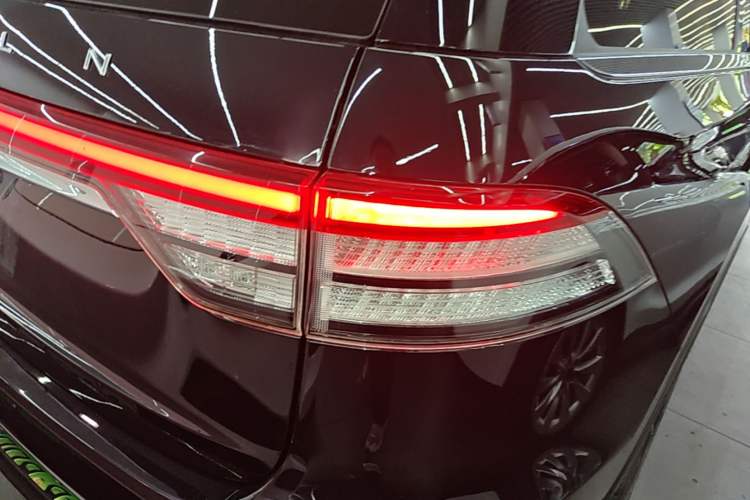 Used Lincoln Aviator 2021 3.0T V6 All-Wheel-Drive Executive Edition Right Rear Taillight