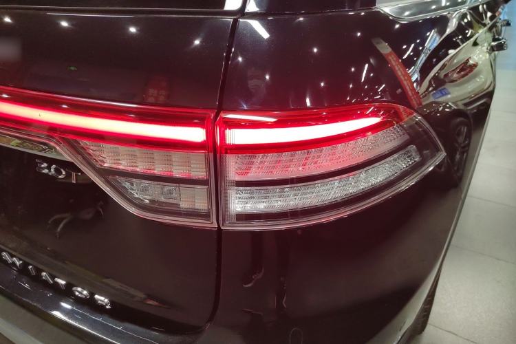 Used Lincoln Aviator 2021 3.0T V6 All-Wheel-Drive Executive Edition Right Rear Taillight