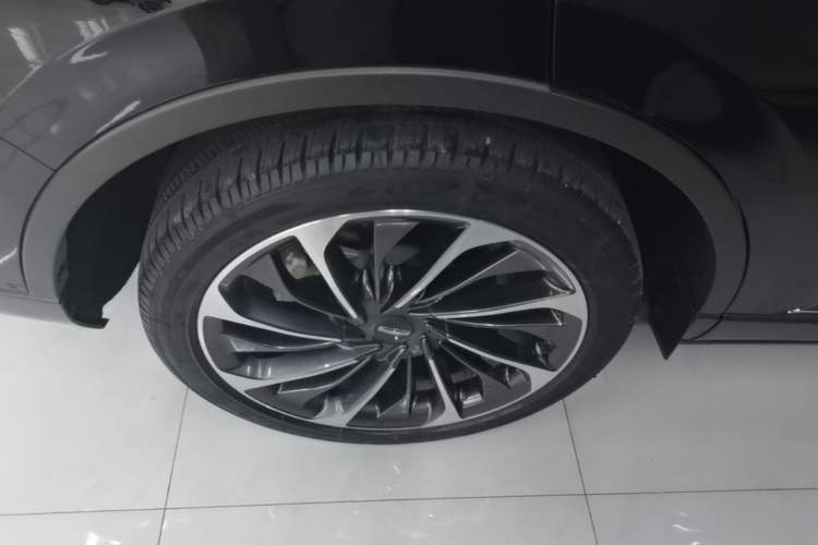 Used Lincoln Aviator 2021 3.0T V6 All-Wheel-Drive Executive Edition Right Rear Wheel Hub