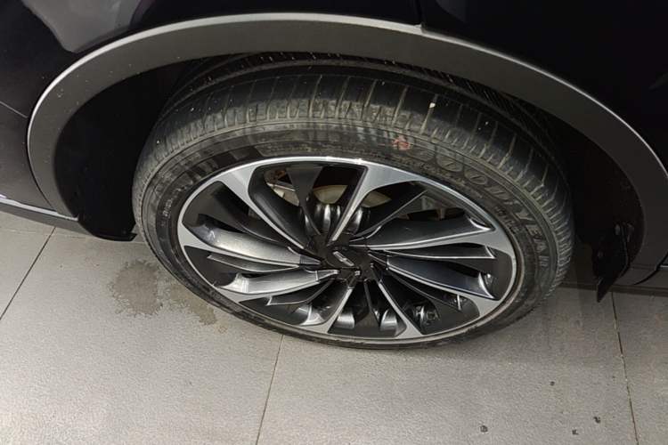 Used Lincoln Aviator 2021 3.0T V6 All-Wheel-Drive Executive Edition Right Rear Wheel Hub