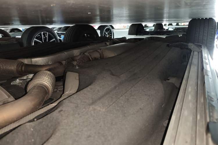 Used Lincoln Aviator 2021 3.0T V6 Four-Wheel Drive Luxury Edition Right Side Sill