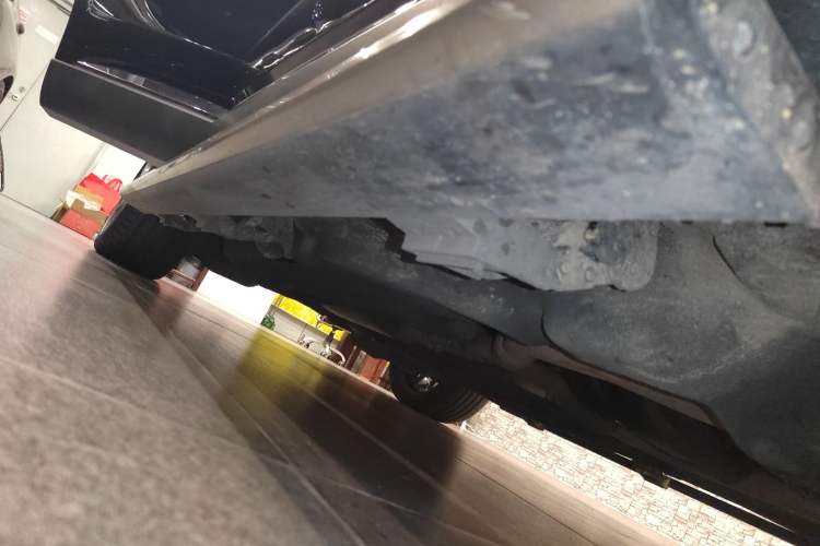 Used Lincoln Aviator 2021 3.0T V6 All-Wheel-Drive Executive Edition Right Side Sill