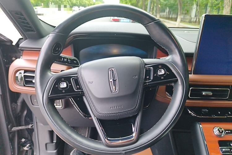 Used Lincoln Aviator 2021 3.0T V6 All-Wheel-Drive Executive Edition Steering Wheel