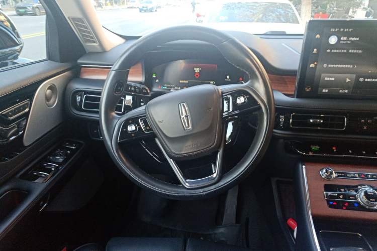 Used Lincoln Aviator 2021 3.0T V6 All-Wheel-Drive Executive Edition Steering Wheel