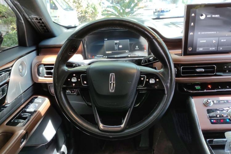 Used Lincoln Aviator 2021 3.0T V6 All-Wheel-Drive Executive Edition Steering Wheel