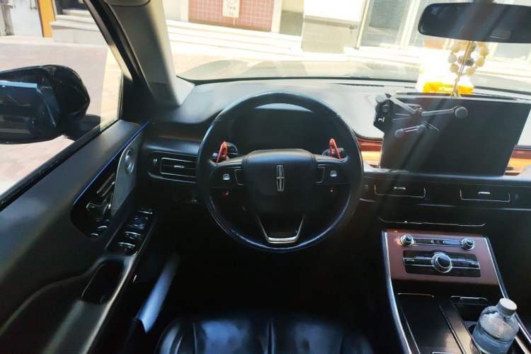 Used Lincoln Aviator 2021 3.0T V6 Four-Wheel Drive Luxury Edition Steering Wheel