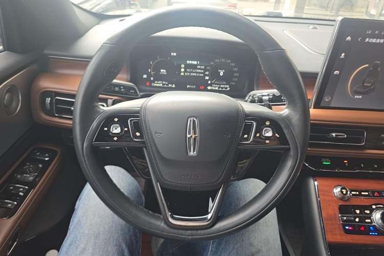 Used Lincoln Aviator 2021 3.0T V6 All-Wheel-Drive Executive Edition Steering Wheel