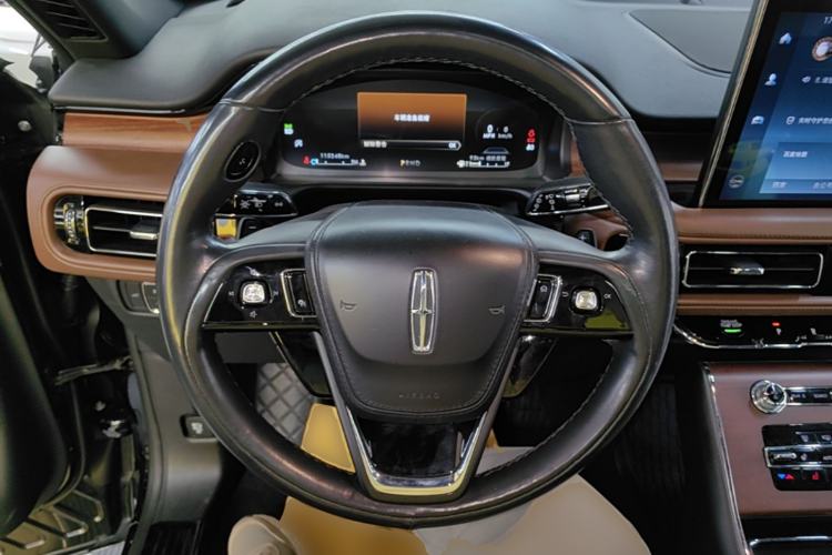 Used Lincoln Aviator 2021 3.0T V6 All-Wheel-Drive Executive Edition Steering Wheel
