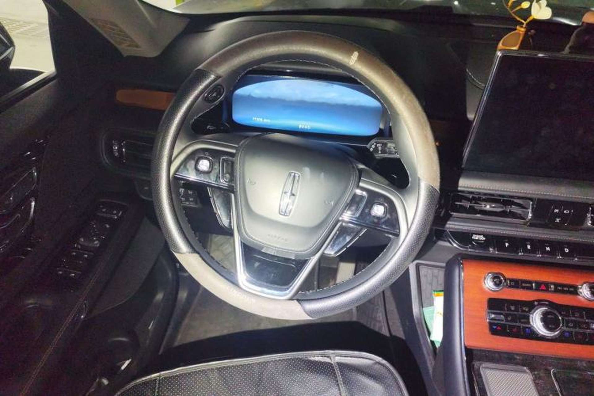 Used Lincoln Aviator 2021 3.0T V6 Four-Wheel Drive Luxury Edition Steering Wheel