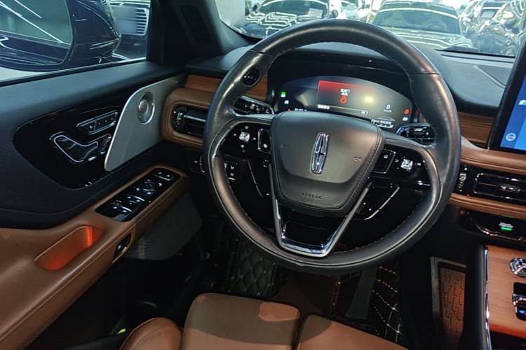 Used Lincoln Aviator 2021 3.0T V6 All-Wheel-Drive Executive Edition Steering Wheel