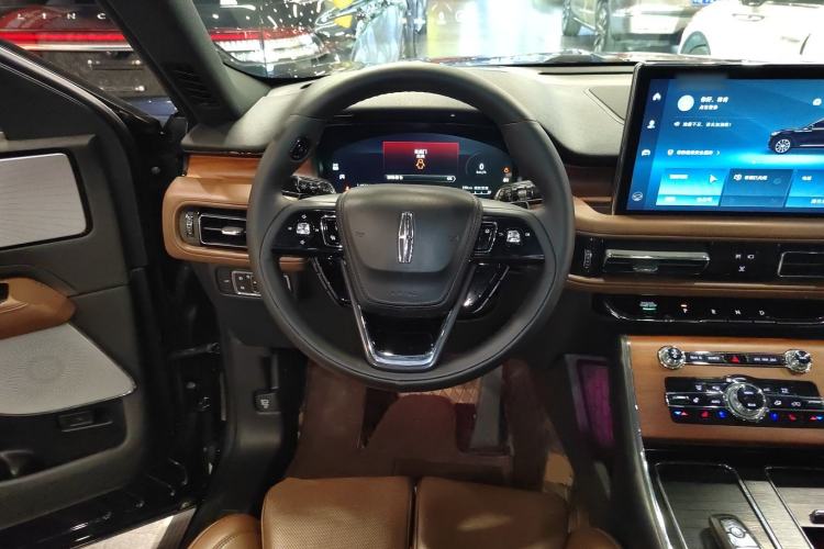 Used Lincoln Aviator 2021 3.0T V6 All-Wheel-Drive Executive Edition Steering Wheel