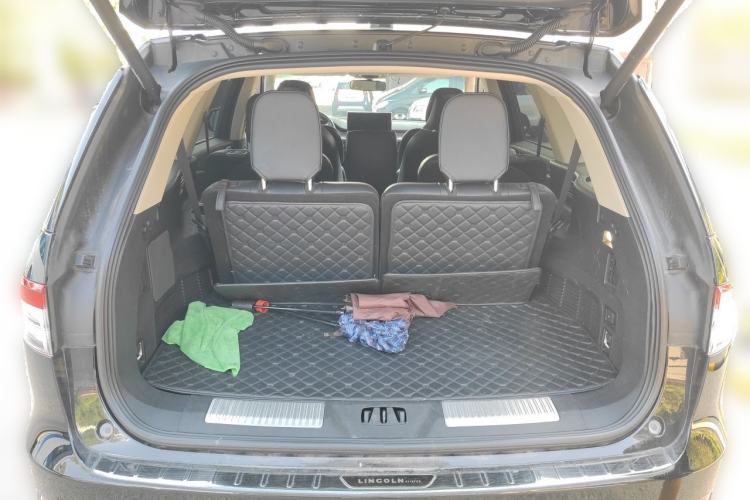 Used Lincoln Aviator 2021 3.0T V6 All-Wheel-Drive MONO Limited Edition Trunk