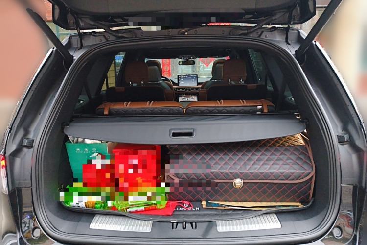 Used Lincoln Aviator 2021 3.0T V6 All-Wheel-Drive Executive Edition Trunk